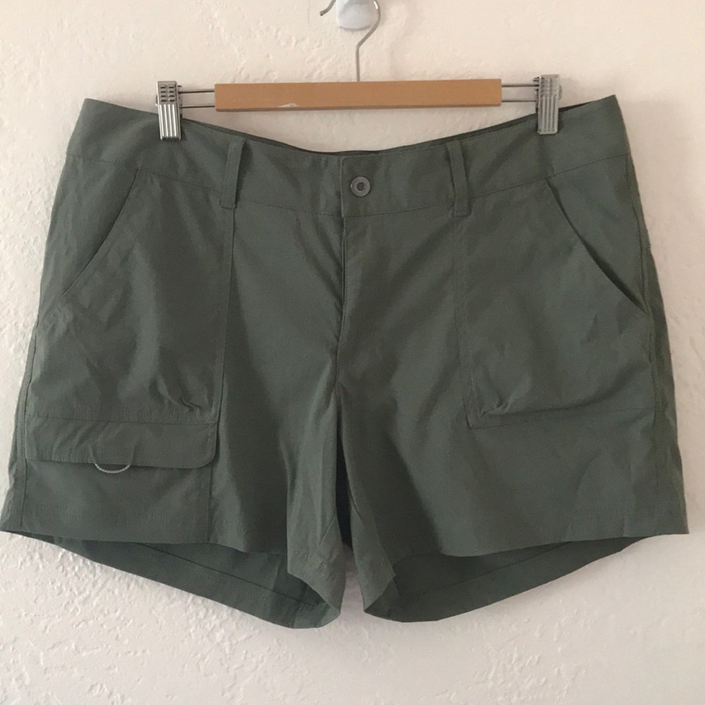 Columbia moisture wicking hiking shorts, size 16